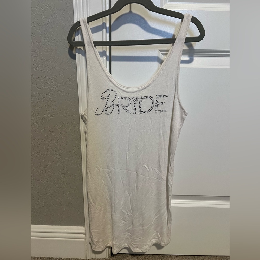 Victoria's Secret White Sleeveless Fitted Tank Top
Size large